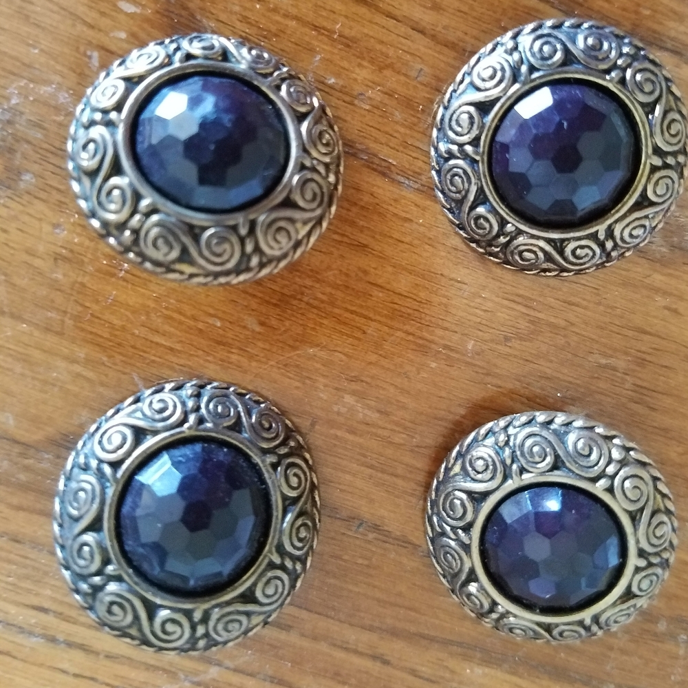 Antique buttons  (4)